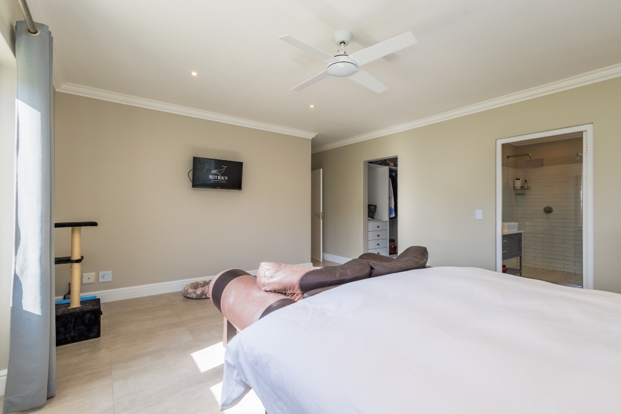 4 Bedroom Property for Sale in Whale Rock Western Cape